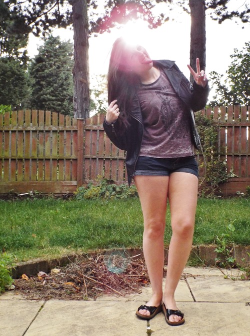 Leather N’ Tee | QueenBeady