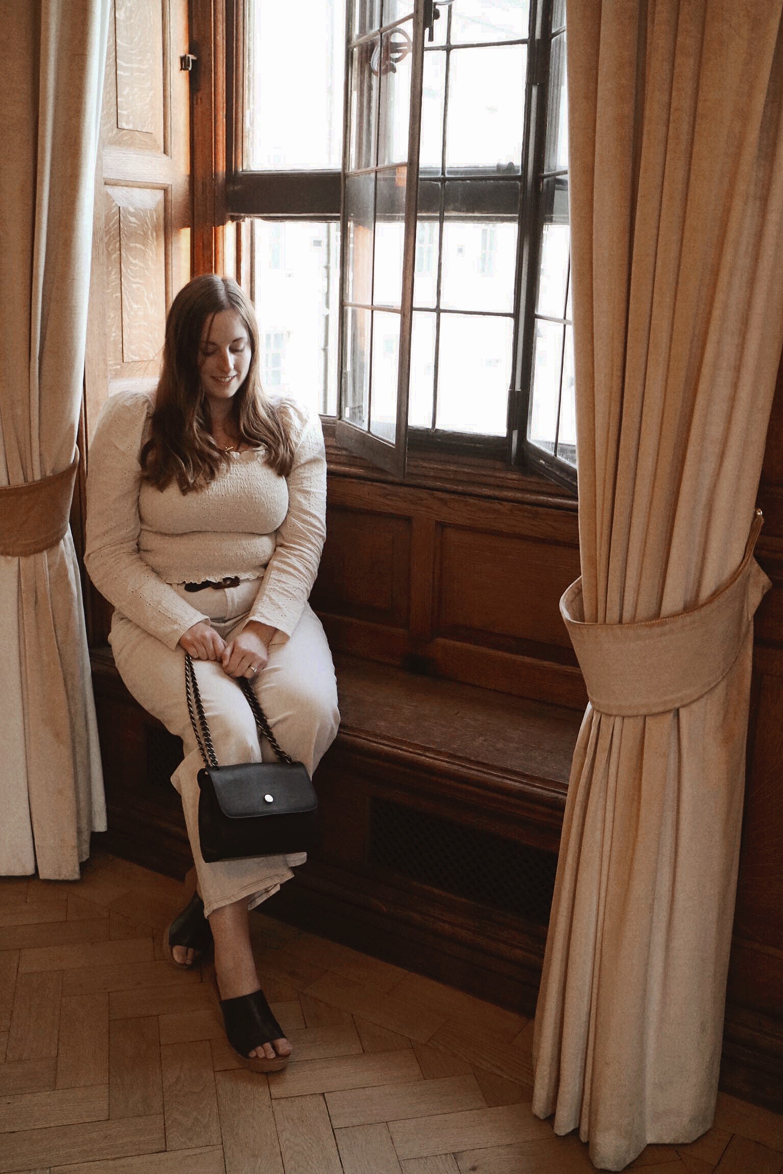 A MINIMALISTIC STYLE GUIDE | QUEENBEADY